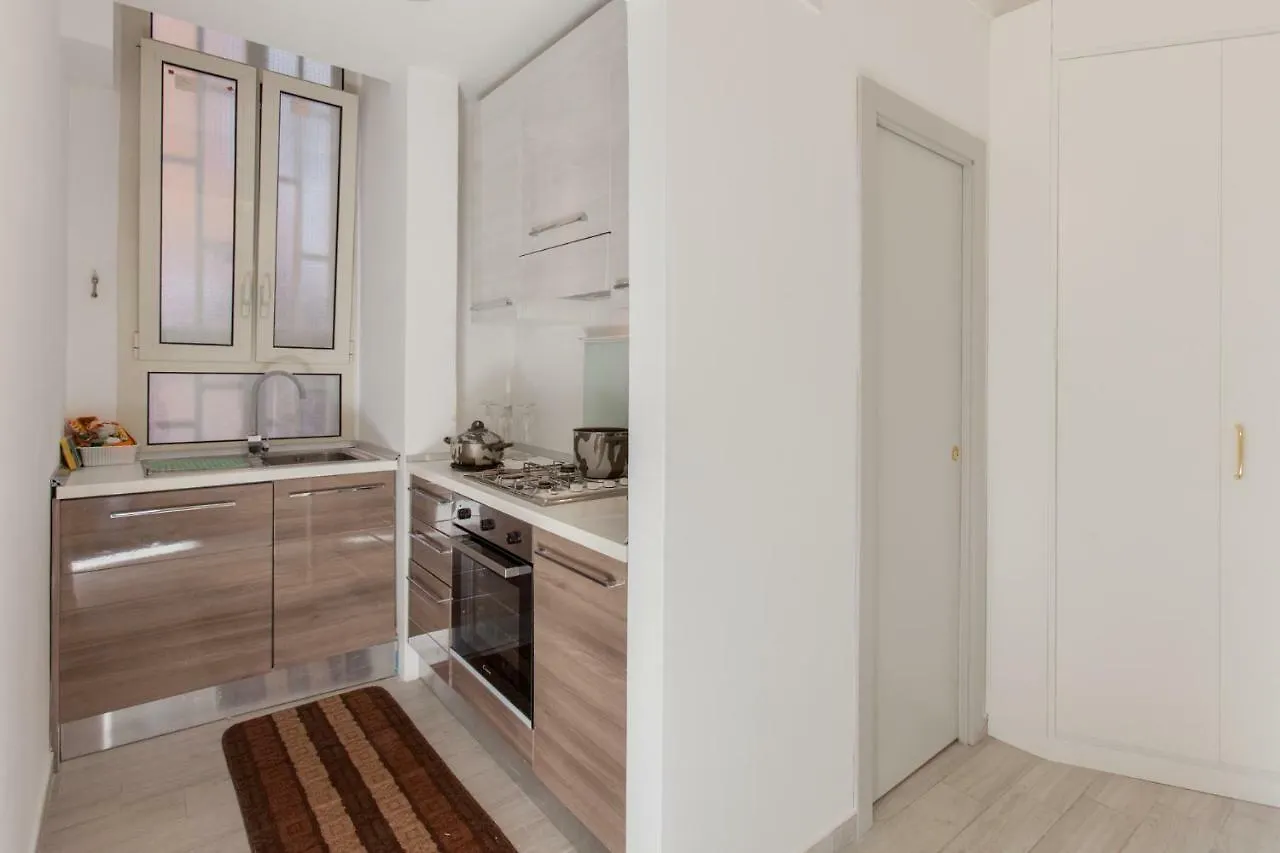 CASASÙ - appartamento con terrazzo al Vomero Napoli 0*,