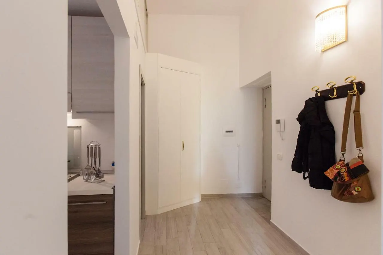 CASASÙ - appartamento con terrazzo al Vomero Napoli 0*,  Italia