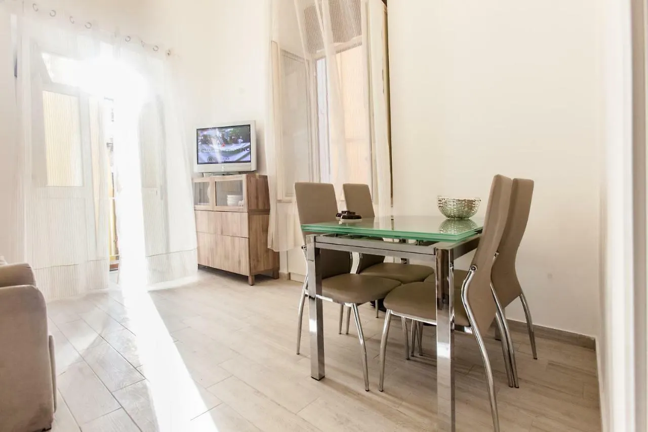 CASASÙ - appartamento con terrazzo al Vomero Napoli